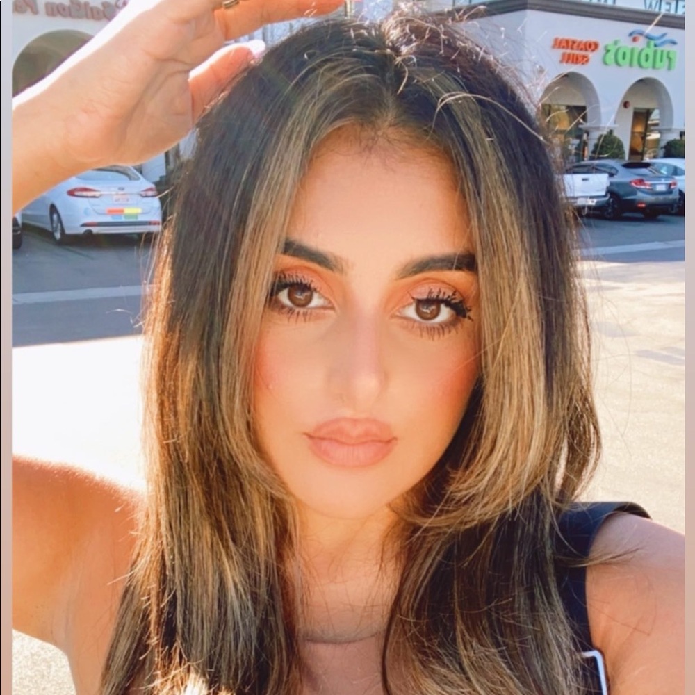 Meet your Posher, Daniella